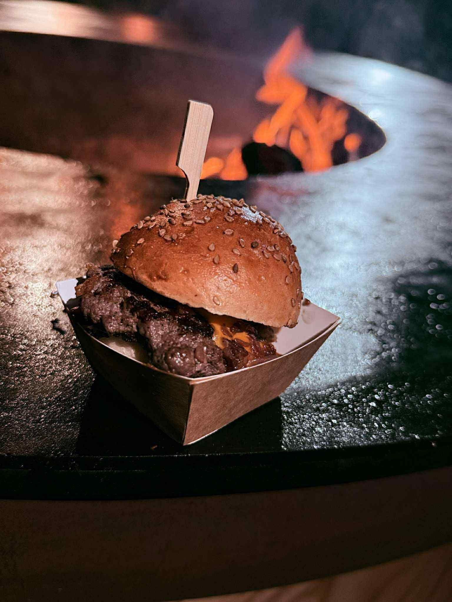 muse-bouche mini burger pur bœuf avec cheddar fondu